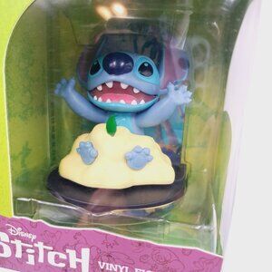 Disney Stitch At The Beach Smol Vinyl Figure With Acrylic Scene